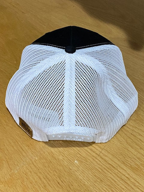 LEATHER PATCH TRUCKER HAT BLACK/WHITE