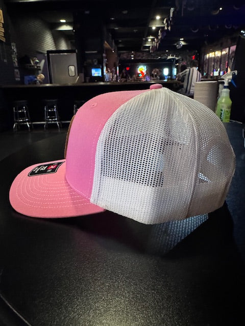 LEATHER PATCH TRUCKER HAT PINK/WHITE