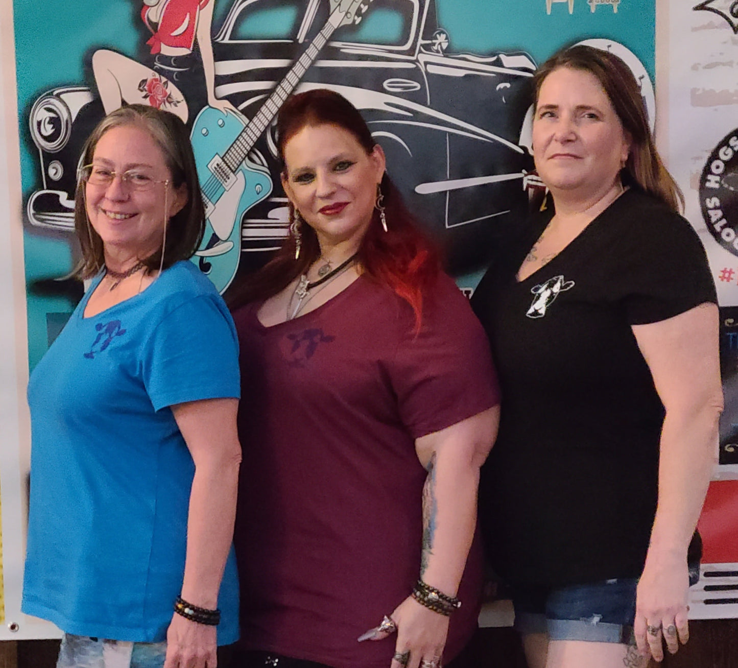 WOMEN'S V-NECK HOGS & HEIFERS SALOON TEE